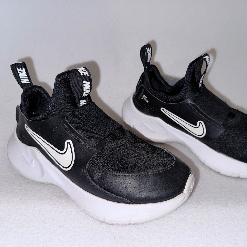 Nike Kids Black White Slip-On Sneakers Size 1Y